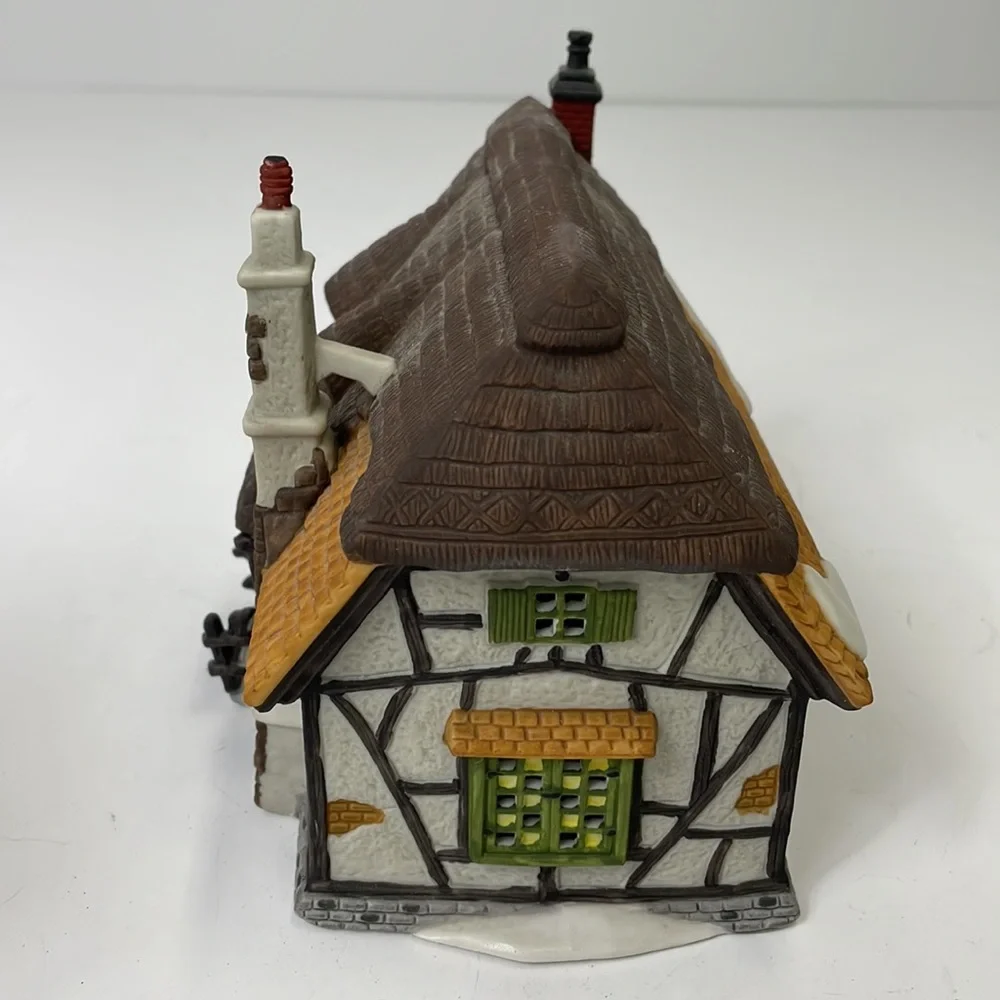 DEPARTMENT 56 “OLIVER TWIST MAYLIE COTTAGE”Christmas village